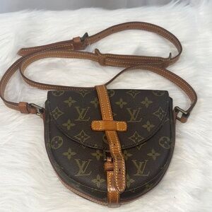 Louis Vuitton Brown Monogram Crossbody Bag with Leather Trim 
Chantilly